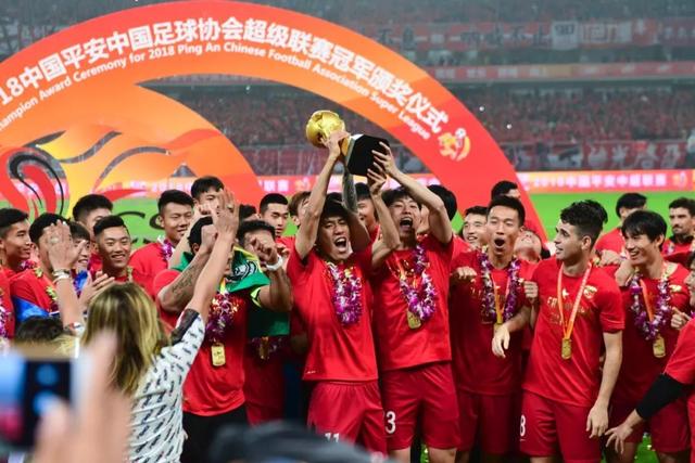阿森纳4-2战胜伊普斯维奇，小将双响助球队晋级